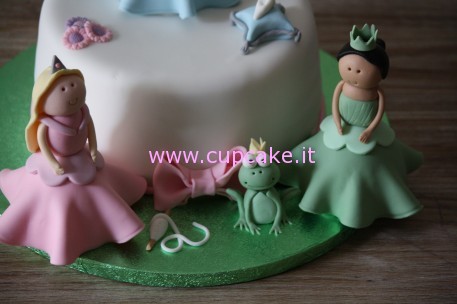 torta decorata con principesse